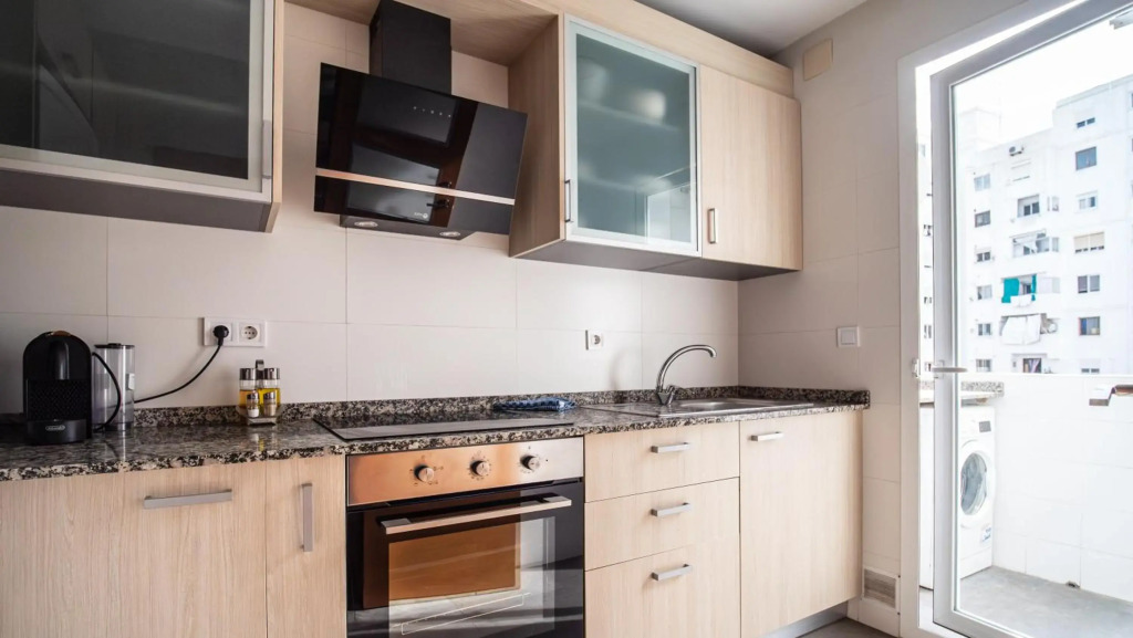 FAMILY FLAT CLOSE to the CENTER
