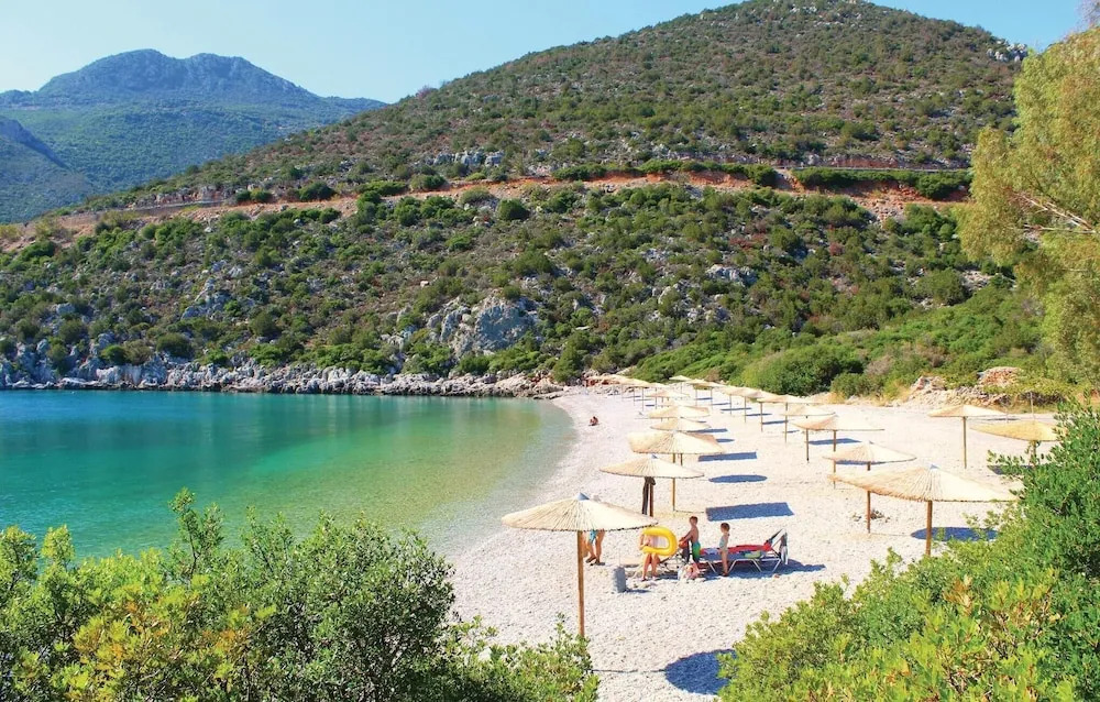 Awesome Home in Varia Kinouria With Wifi and 2 Bedrooms