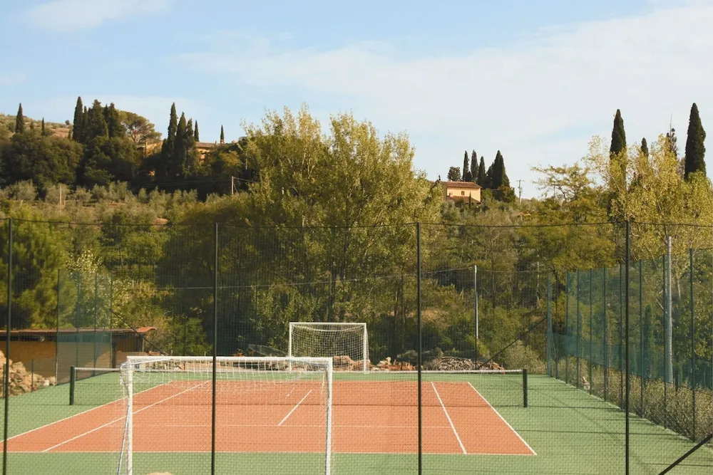 Private Villa with AC, private pool, WIFI, TV, terrace, pets allowed, parking, close to Arezzo