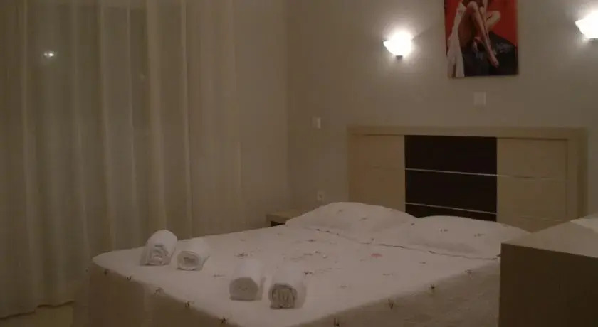 Phaethon Apartments & Studios