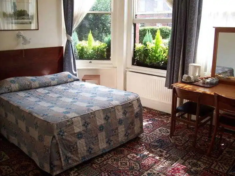 Queens Hotel