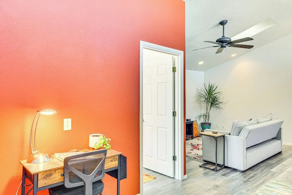5 Mi to U of A Campus: Mtn-view Tucson Pad!