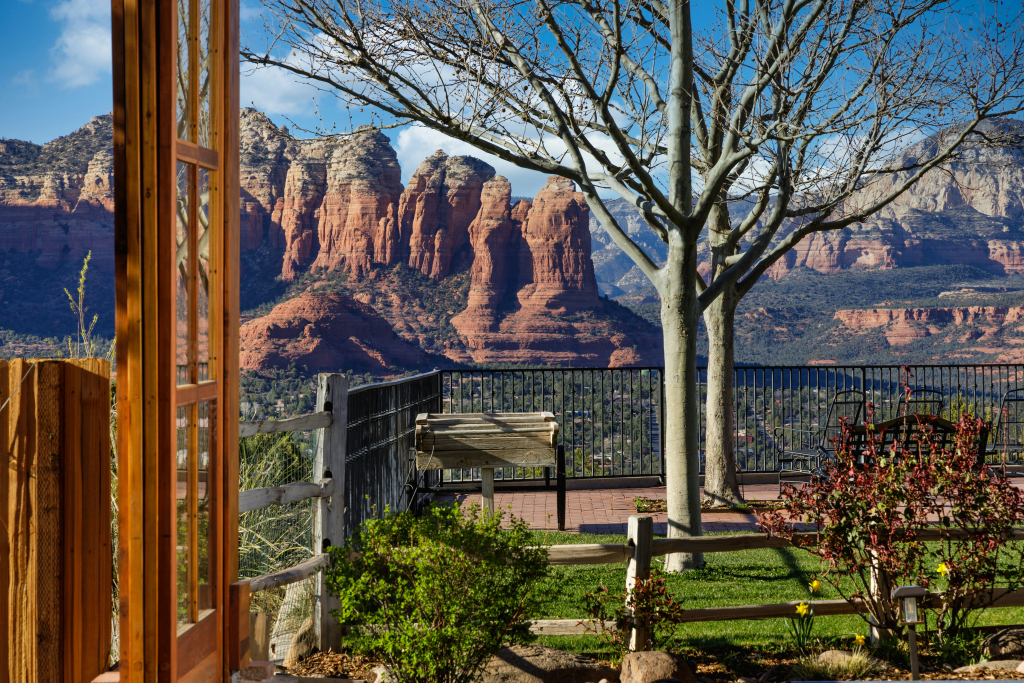 Sky Ranch Lodge