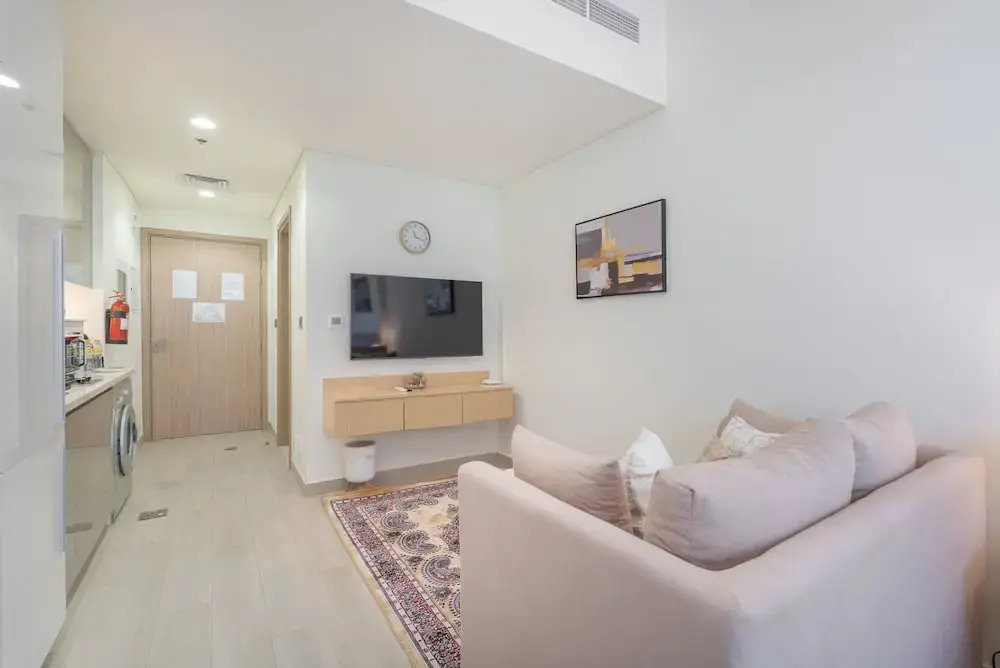 Stylish Studio Retreat in Riviera 33 Near Downtown