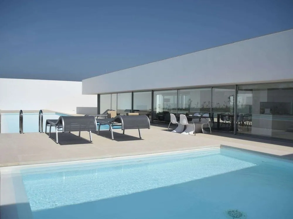 Morden Archictectural Villa In Lisbon
