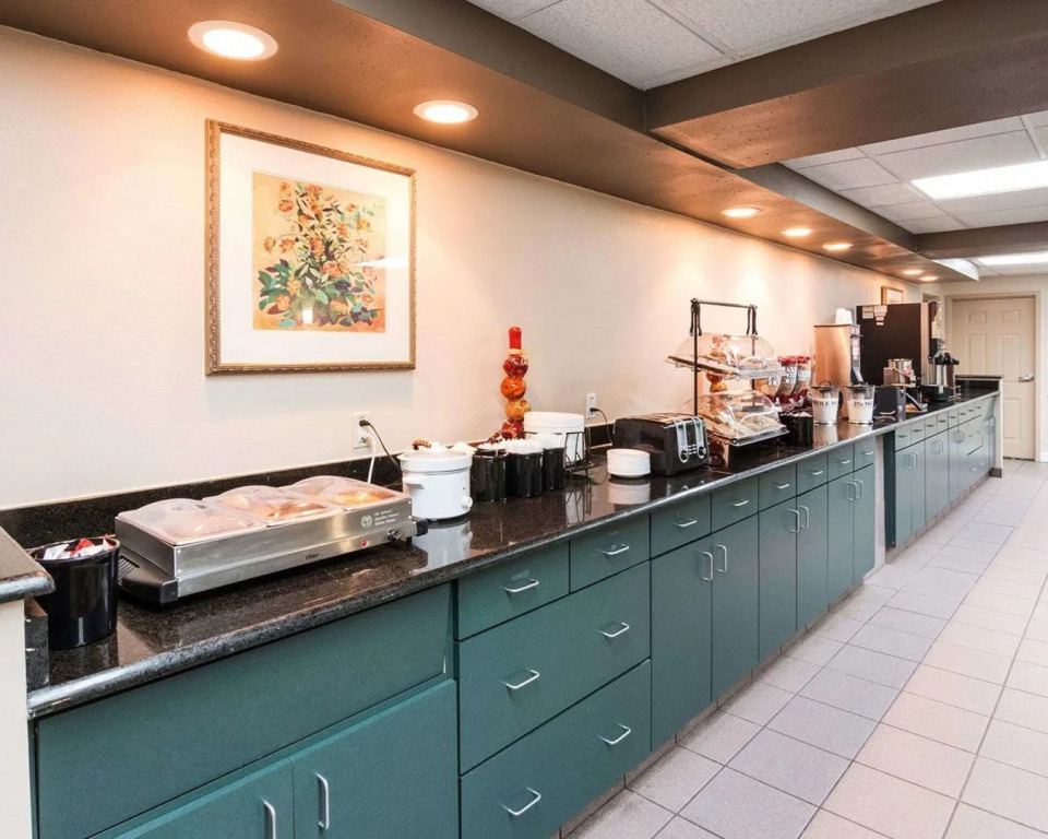Economy Inn & Suites
