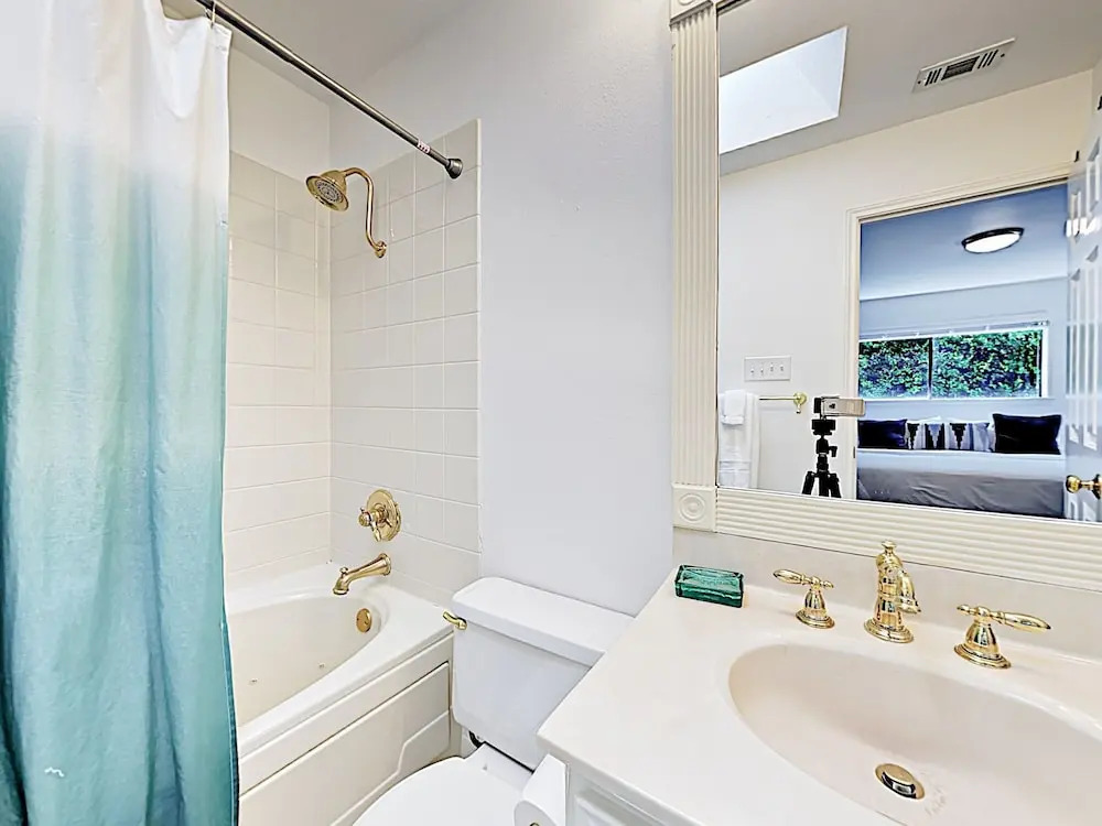 1802 Kinney Avenue Home 2 Bedrooms 2 Bathrooms Home