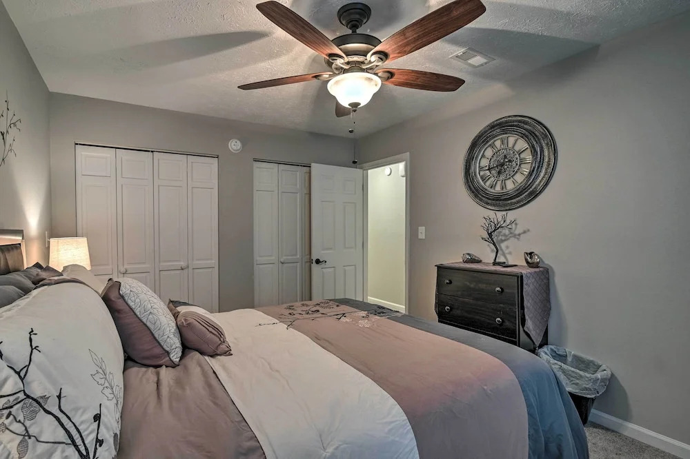 2 Mi to Surfside Beach: Condo w/ Community Pool!