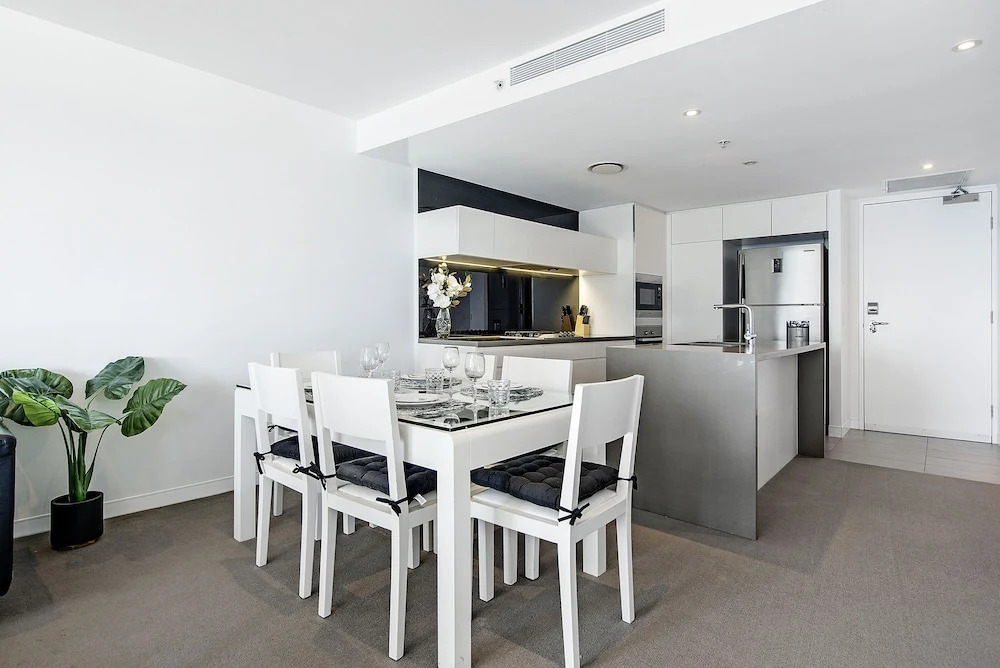 Oracle Sleek & Stylish 2 Bedroom Ocean View