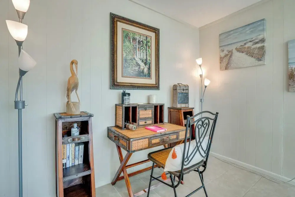 Relax in Hot Tub, Walk to Springs: North Port Home