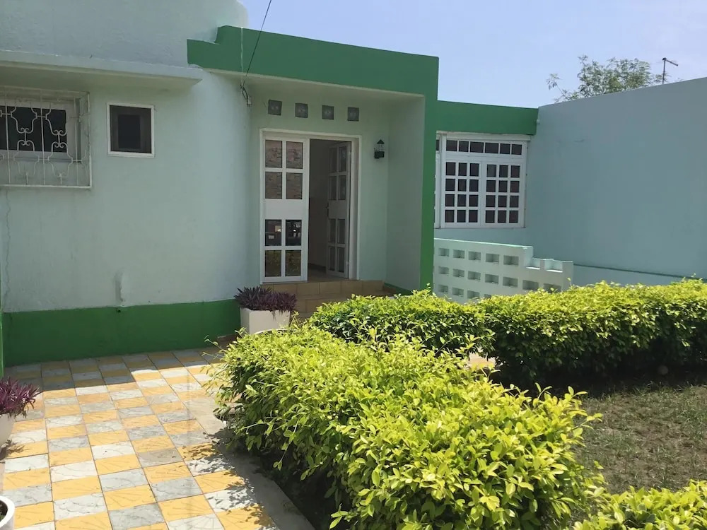 House With 3 Bedrooms in Lomé, With Pool Access, Enclosed Garden and W