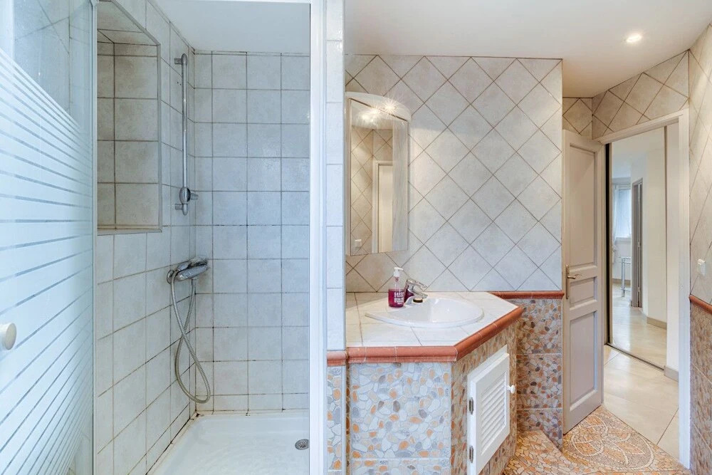 4-room Apartment at the Crossroads Marseille Life