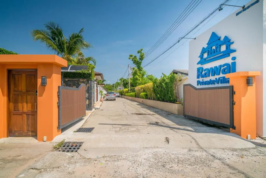 Rawai Private Villas - Pools and Garden