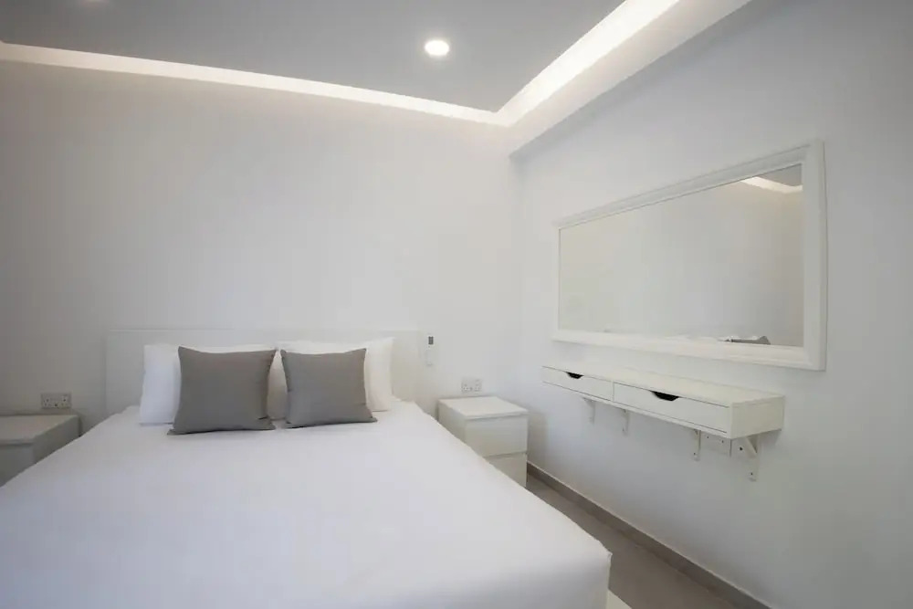Phaedrus Living Luxury Mackenzie Flat