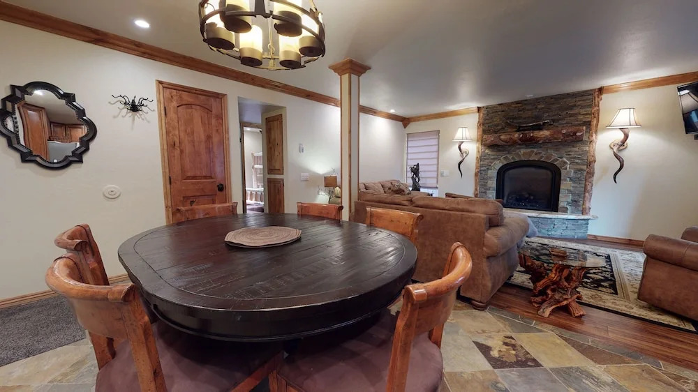 Mammoth Estates Deluxe 2 Bedroom Condos