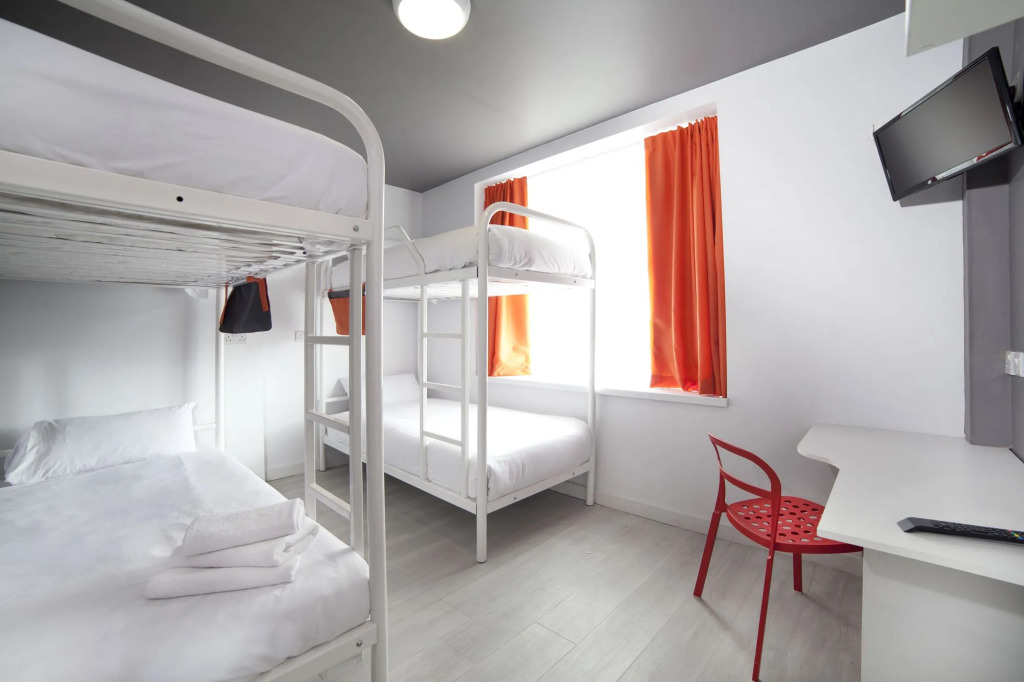 Sleeperdorm - Hostel