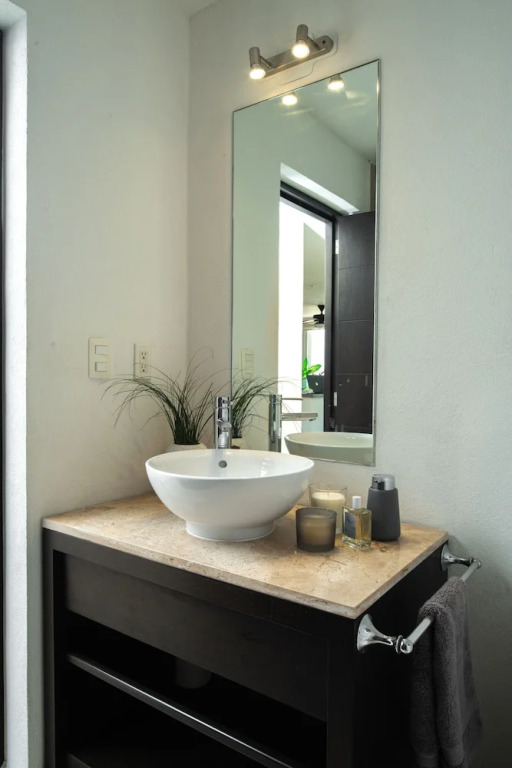 ARENA Stunning 2 BDR Beachfront- Designer Vibes