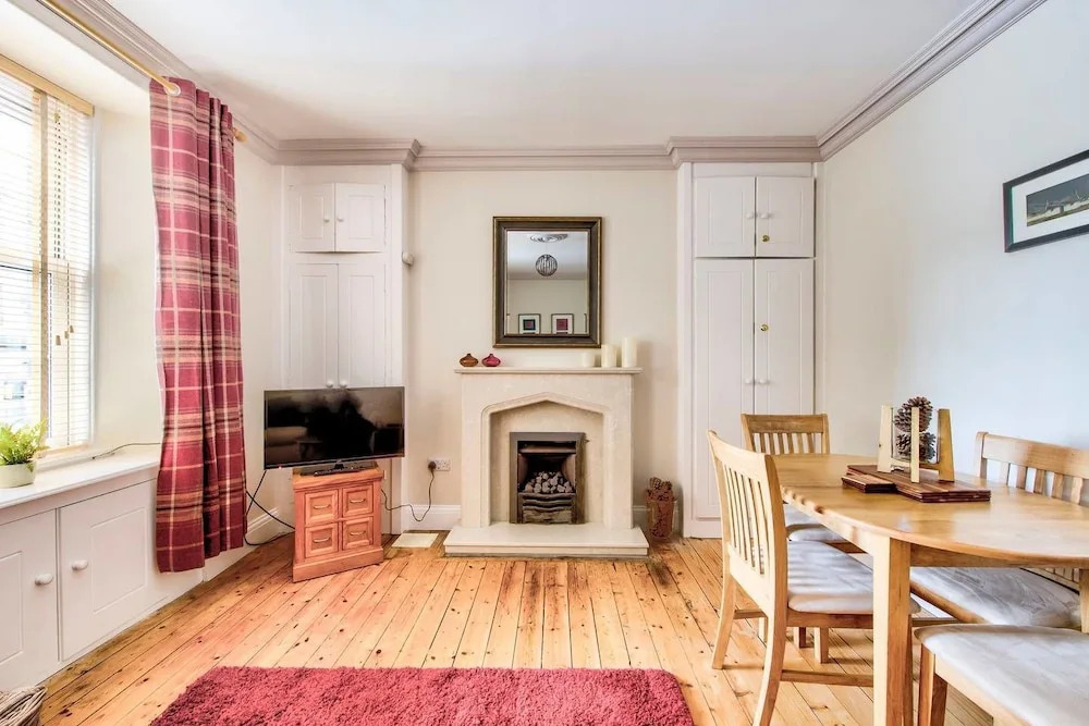 Stylish Royal Mile Apt: Heart of Historic Old Town