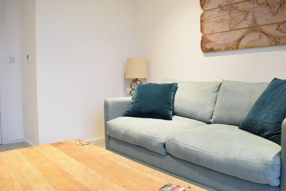 Spacious Greenwich Flat