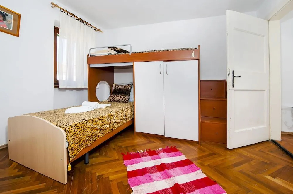 Carera Seaview Apartments