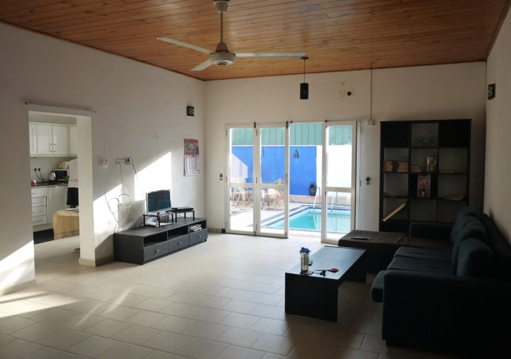 Negombo Blue Villa Hotel