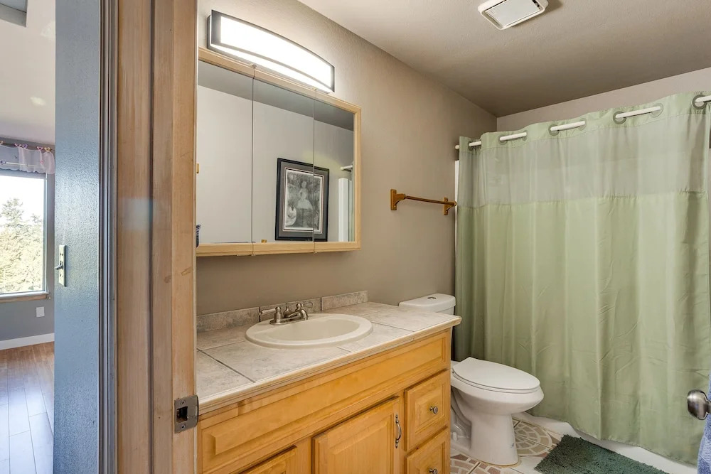 Federal Way Vacation Rental: Bay & Mountain Views!