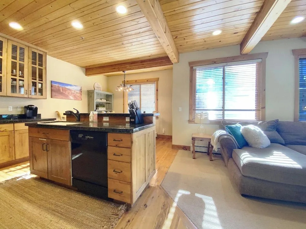 Settlers 2 Bedroom Condo by RedAwning