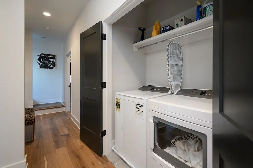 New Listing! Luxe New-build W/ Rooftop Lounge 3 Bedroom Townhouse