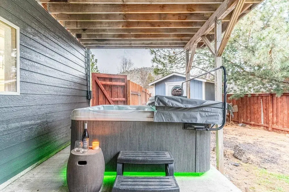 Hot Tub Pool Table Deck With Pilot Butte Views