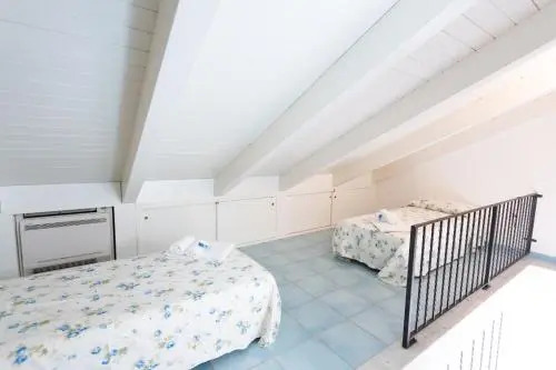 LUIMAR Holiday House