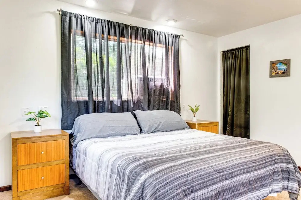 4 Mi to Beach: Keaau Retreat w/ Relaxing Porch!