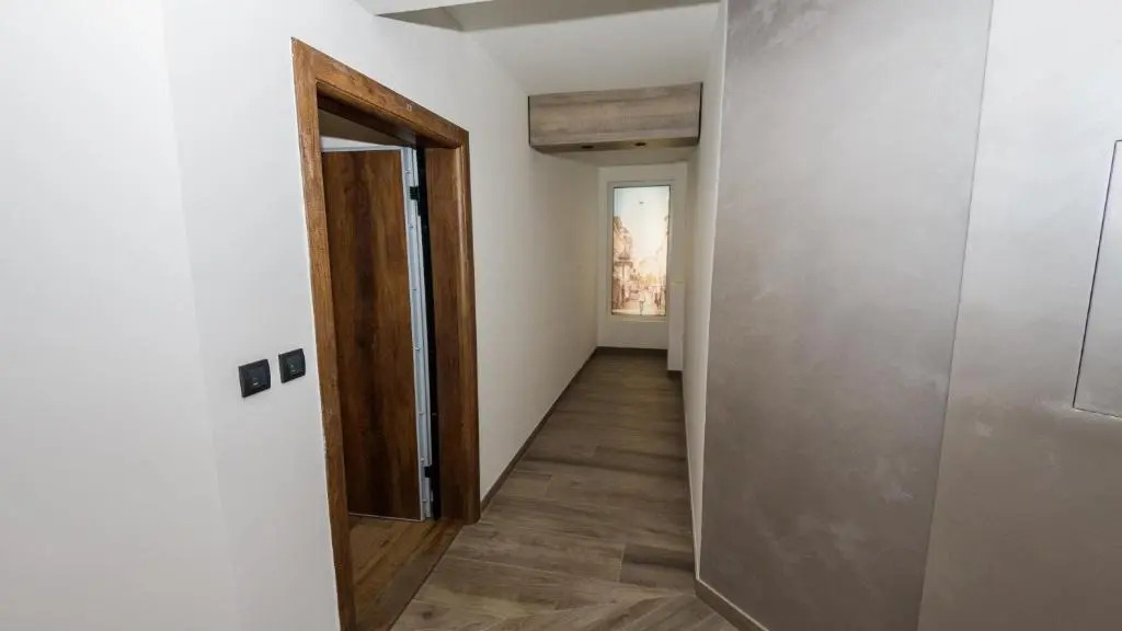 REINA Apartments