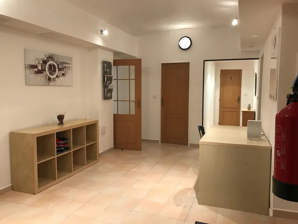 3 Bed Flat - Sleeps 20 - Smoking Room - Wifi