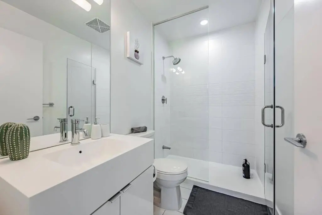 Beautiful 2BR-2Bath Condo Parking Balcony