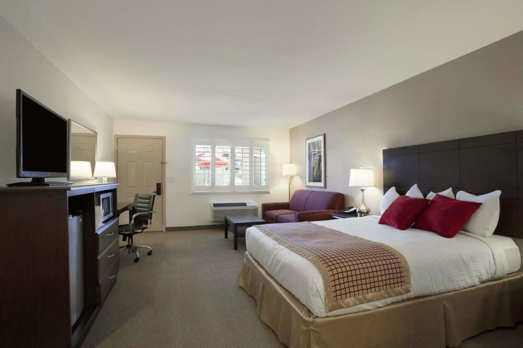 Infinity Inn & Suites
