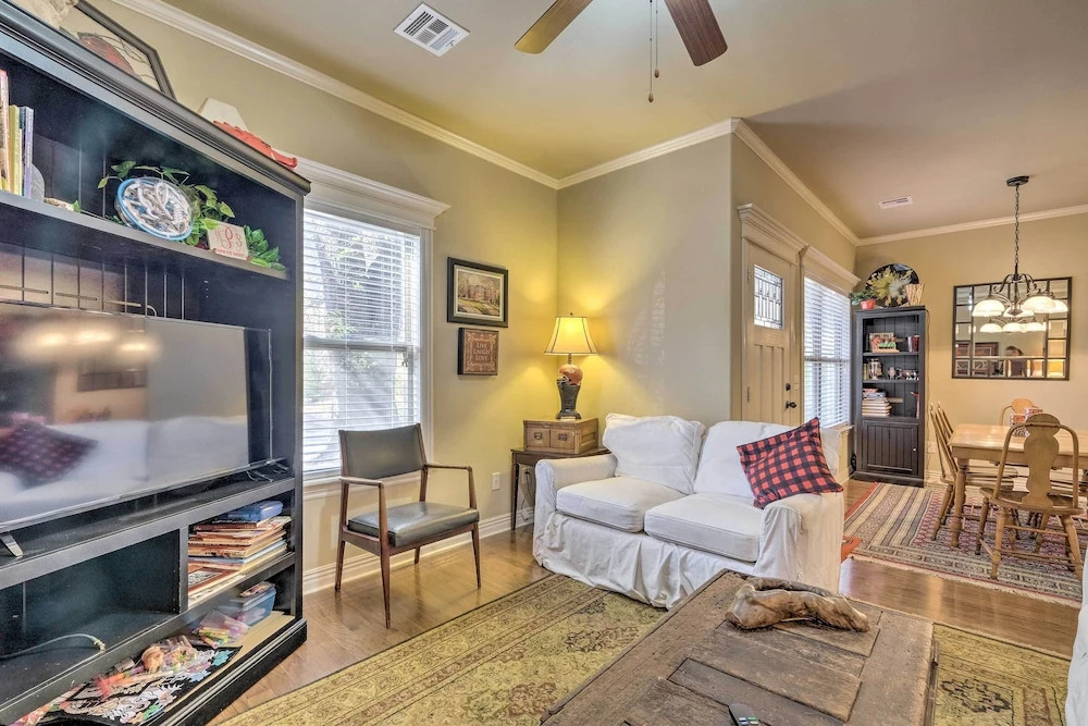 Fayetteville Apt by Univ of Arkansas Campus!
