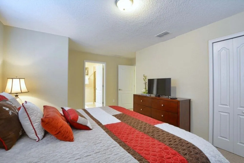 Storey Lake-5 Bedroom Townhome w/Splashpool-1606ST