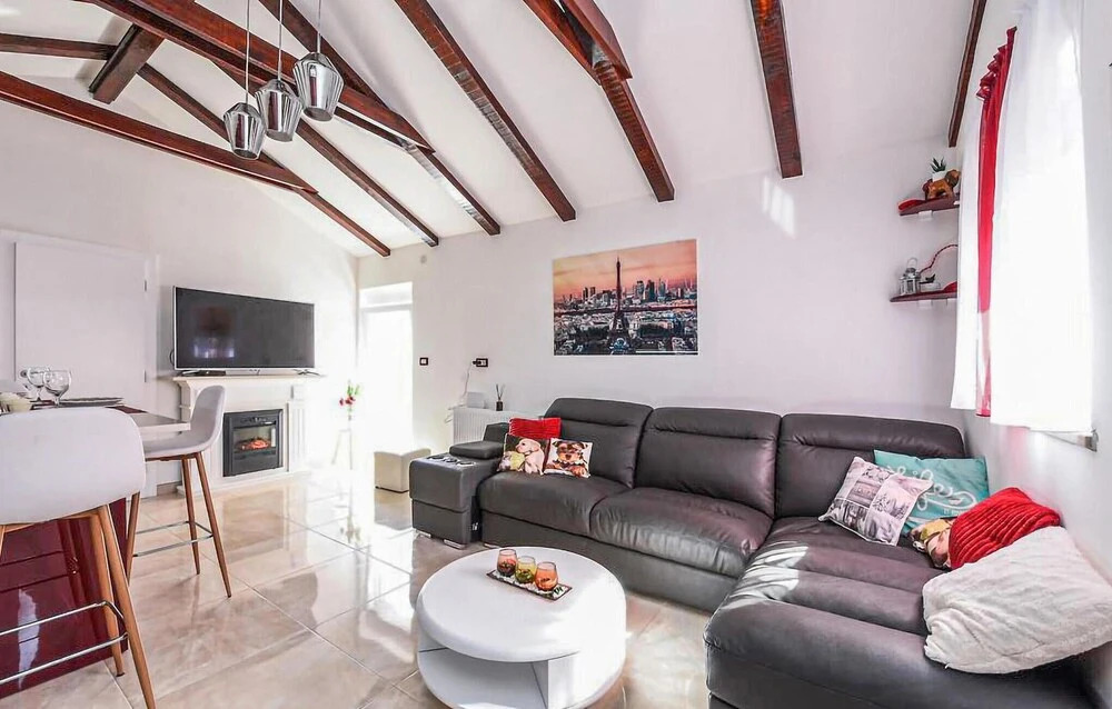 Amazing Home in Zadar with Hot Tub, Sauna & WiFi