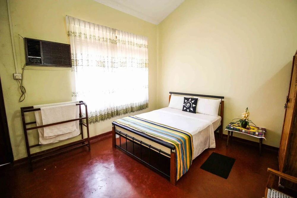 Yoho Airport Way Bungalow