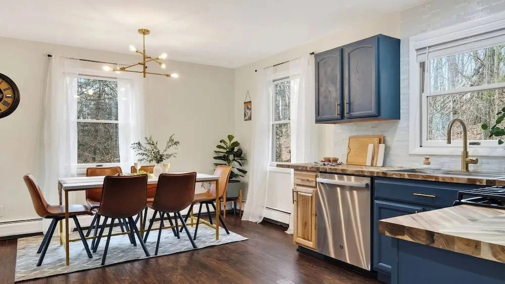Catskill Chalet by Avantstay Sleeps 22 Hot Tub + Firepit + Playroom Mins to Hunter Mtn