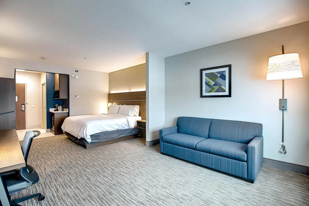 Holiday Inn Express & Suites - Calgary Airport Trail NE by IHG
