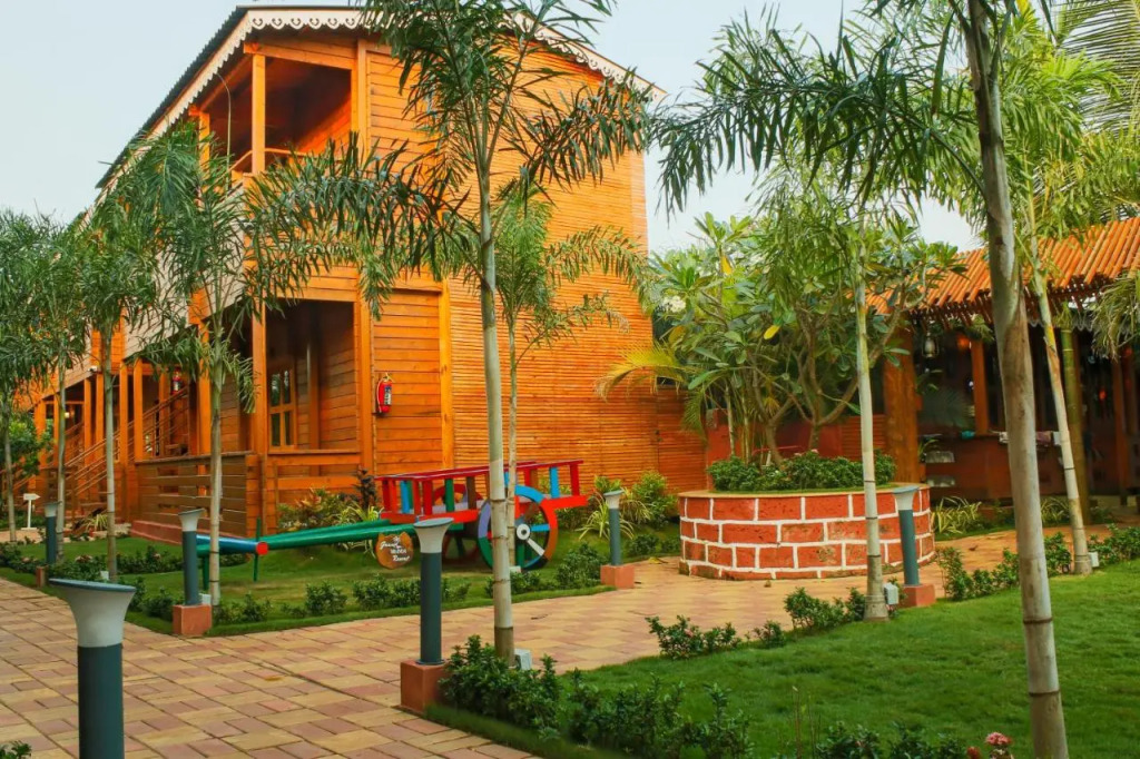 Grand Vatika Resort