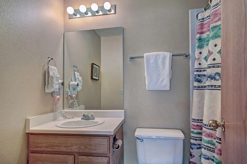 Charming 2br Steps To Snow-capped Adventures + Main St 2 Bedroom Condo by RedAwning