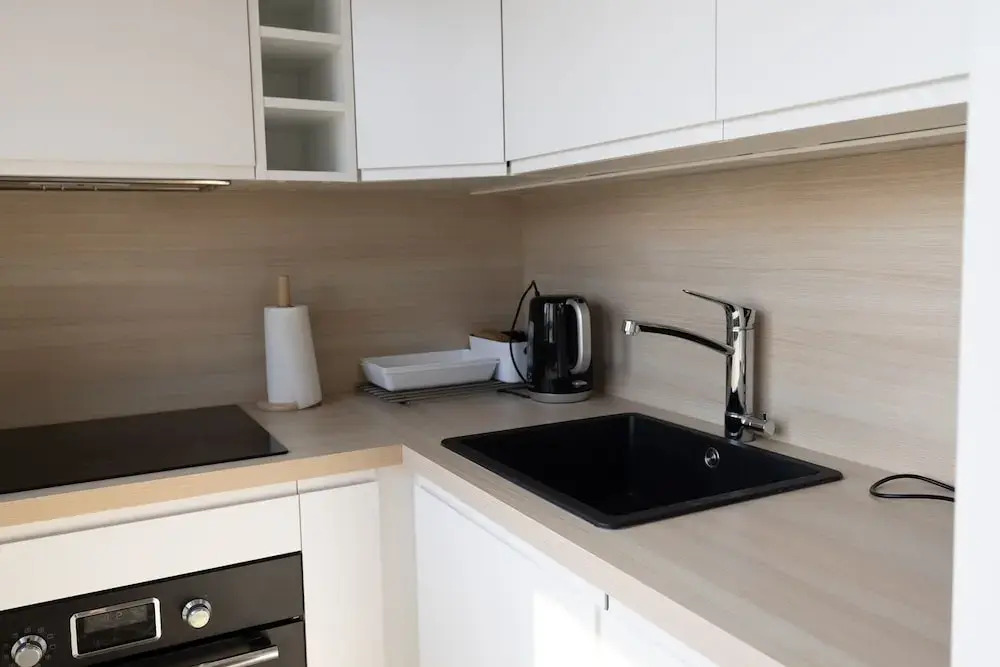 2ndhomes Bright 42m2 1BR Home w Balcony