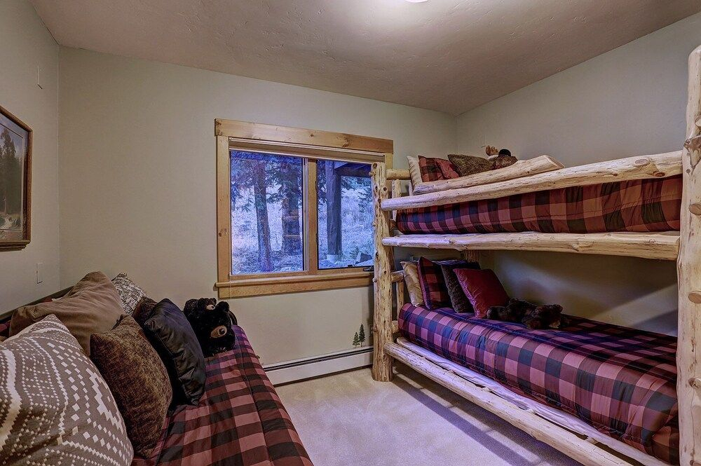 Pine Forest Lodge