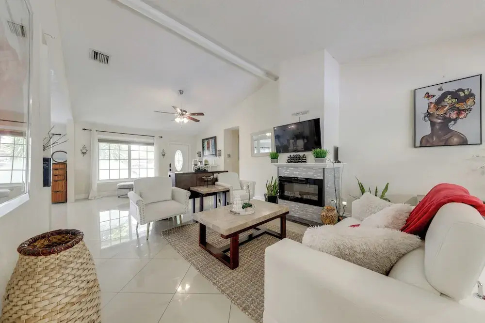 Fishing Dock & Canal Views: Fort Lauderdale Home!