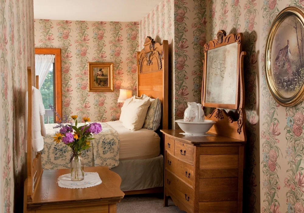 Chanticleer Guest House