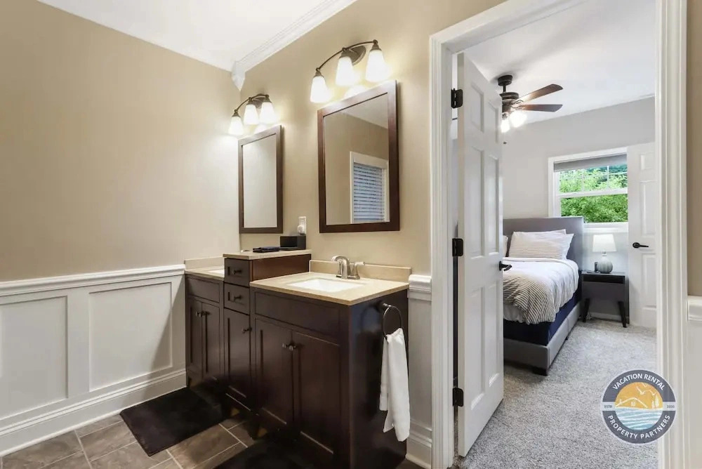Charming, Pet-friendly Lake Retreat