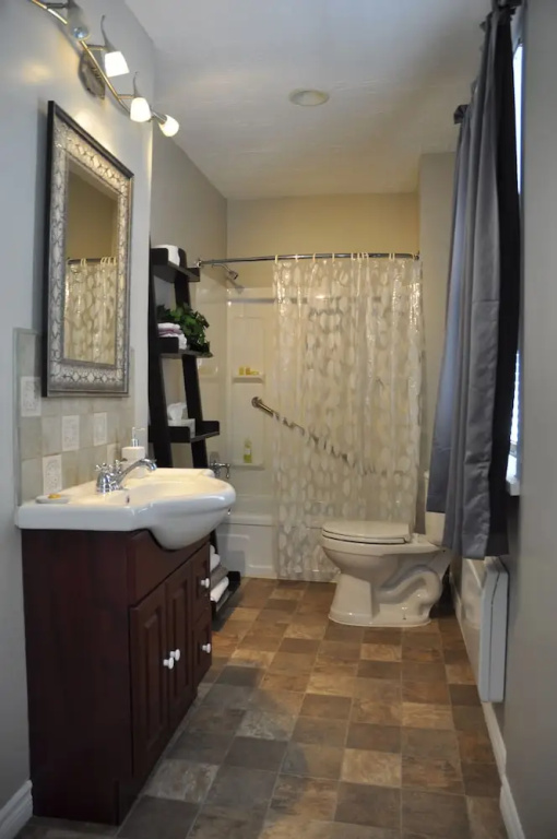 Moncton Suites - 267 Universite Ave