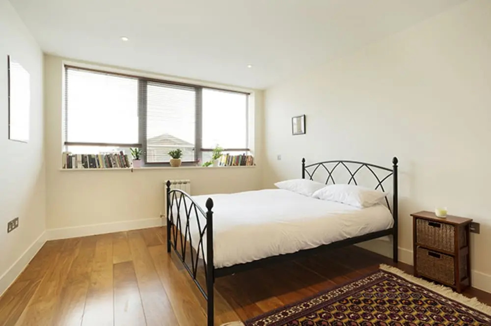 Veeve - Walk to Tower of London, 2 bed on Henriques St, City